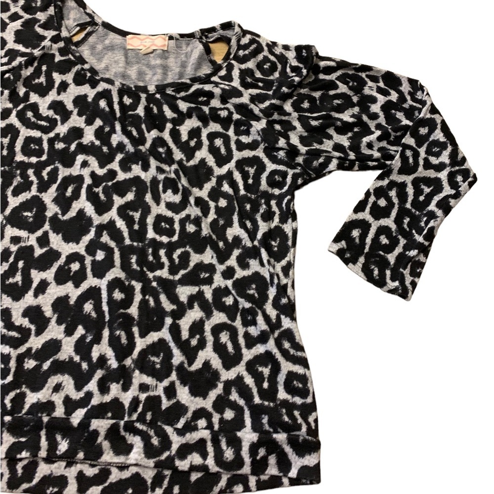 Pink Rose | Long Sleeve Leopard Print Black Gray Top Peep Hole Back Sleeve - Picture 10 of 11
